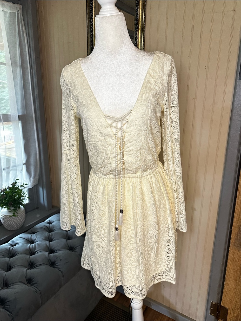 American Eagle Outfitters Ivory Lace Bell Sleeve Dress XXS Boho Lace Up Mini